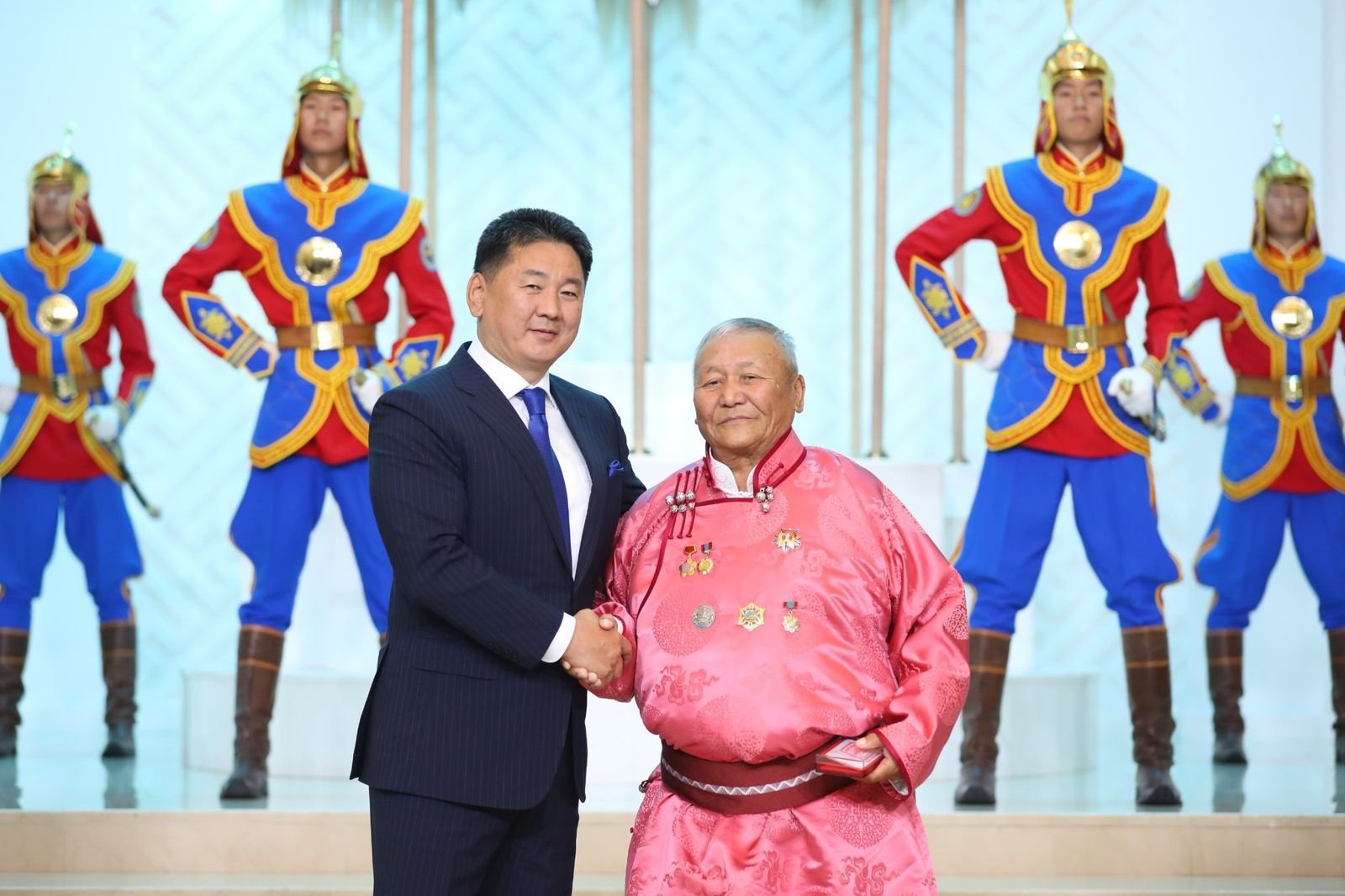 Ж.Баасанхүү, О.Дорж нарт Хөдөлмөрийн баатар цол хүртээлээ